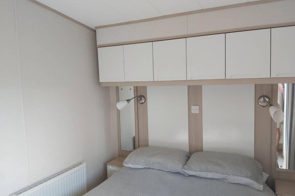 8 Berth Caravan At Parkdean Camber Sands Exteriör bild