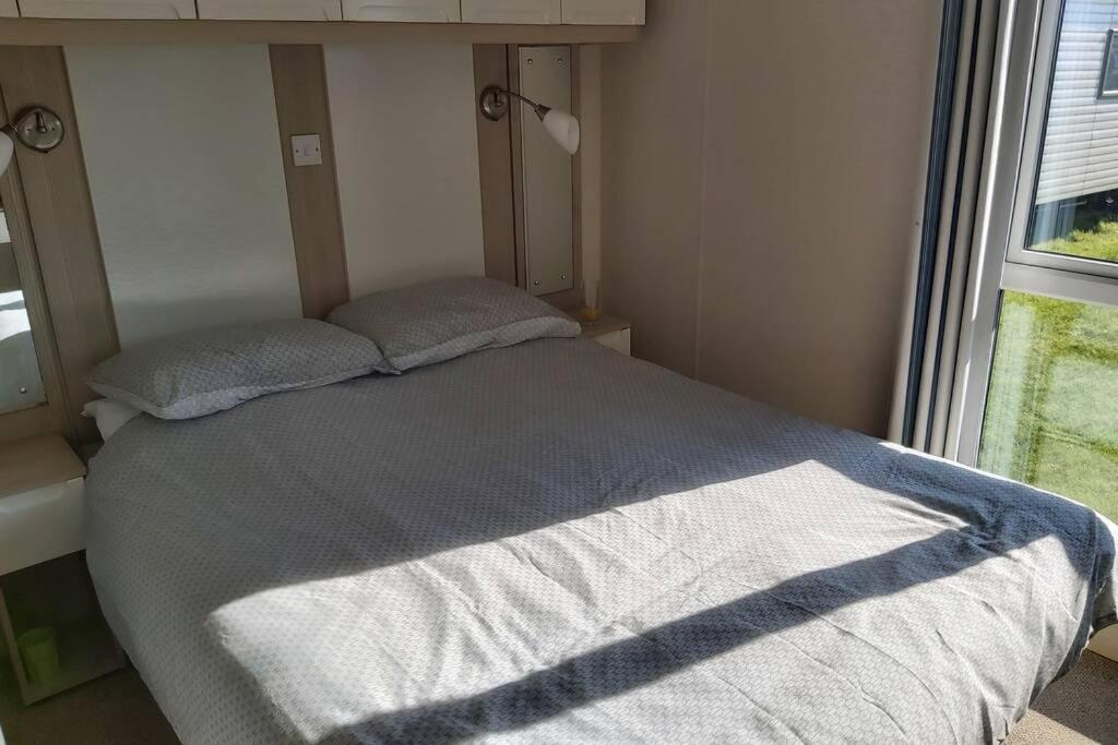 8 Berth Caravan At Parkdean Camber Sands Exteriör bild