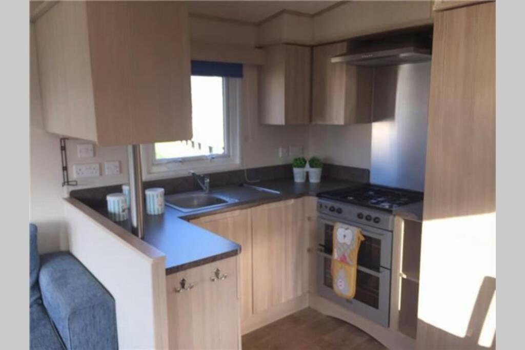 8 Berth Caravan At Parkdean Camber Sands Exteriör bild