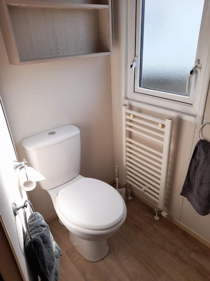 8 Berth Caravan At Parkdean Camber Sands Exteriör bild